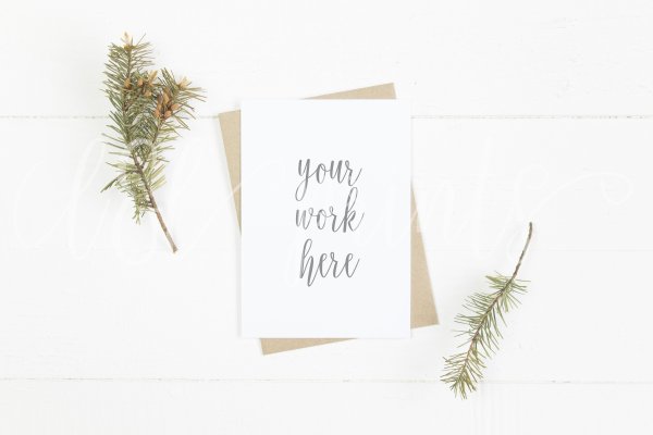 Мокап с конвертом для открытки новогодние