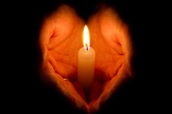 Горящая свеча