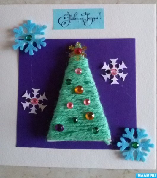 Елка из картона и ниток