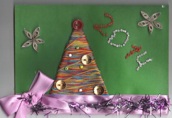 Елка из ниток и пуговиц