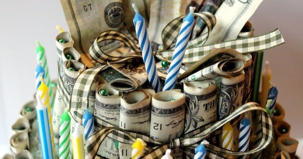 Подарок из долларов