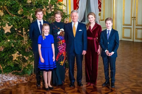 Рождественская открытка королевской семьи Великобритании 2020