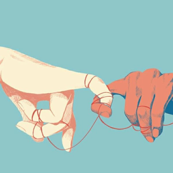 Держатся за мизинцы