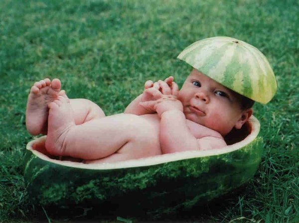 Малыш в арбузе