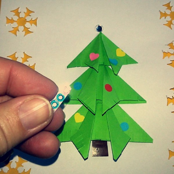 Елка из полукруга бумаги