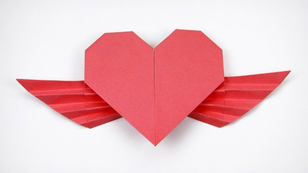 Оригами сердечко с крыльями