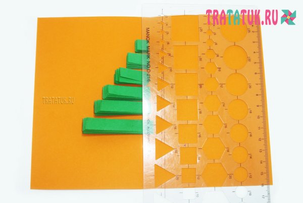 Открытка с елочкой гармошкой