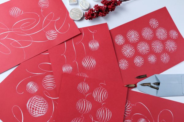 Новогодние шары каллиграфия