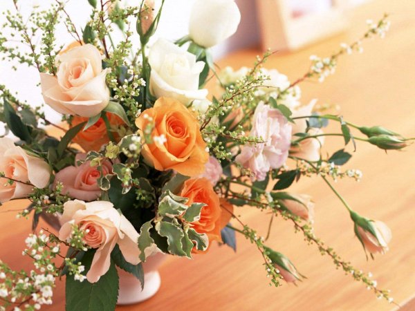 Ярко розовые розы