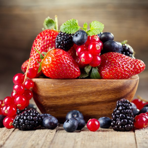 Летние фрукты и ягоды