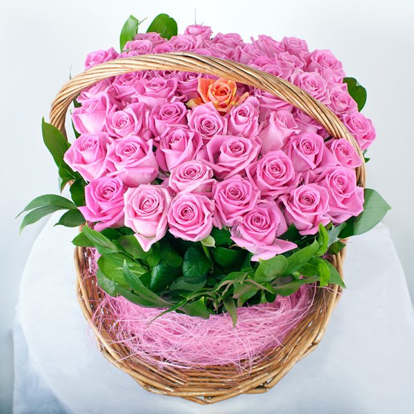 Цветы в корзине