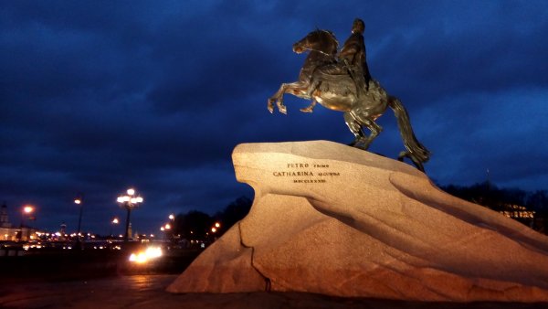 Медный всадник Тбилиси