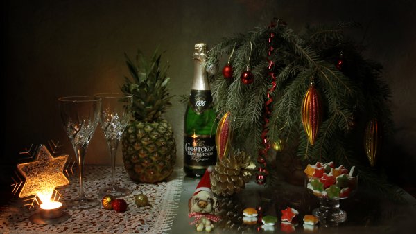 Новогодний стол натюрморт