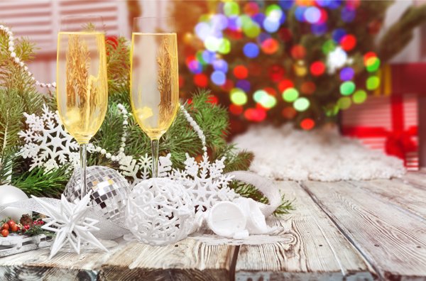 Новогодний стол бокалы