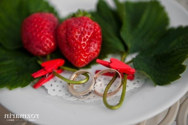 Клубничная свадьба открытки