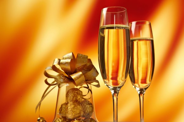 Открытки с шампанским и бокалами
