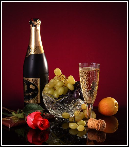 С днём рождения с шампанским