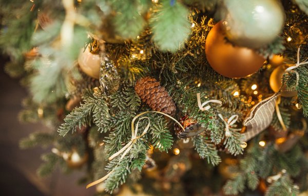 Елка с игрушками