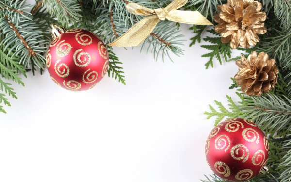 Еловая веточка с шариком