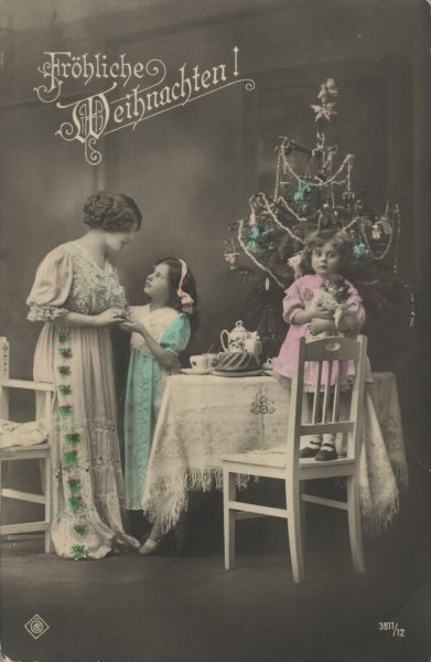 Новогодняя Москва на старинных открытках