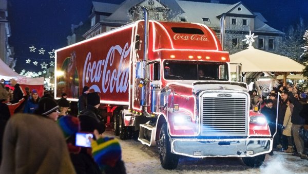 Красный грузовик Кока кола