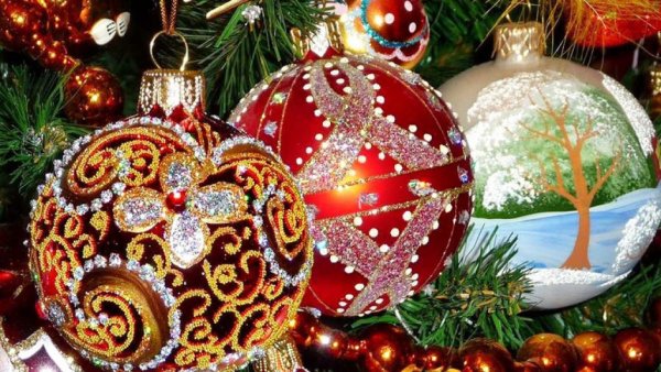 Красивые елочные игрушки