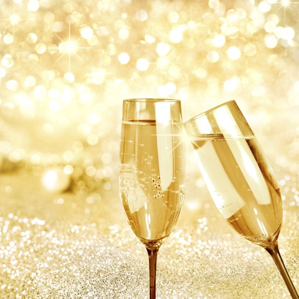 С днём рождения бокалы шампанского