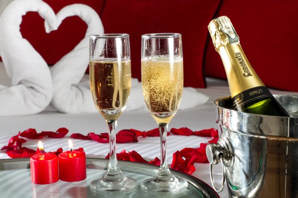 Цветы и шампанское