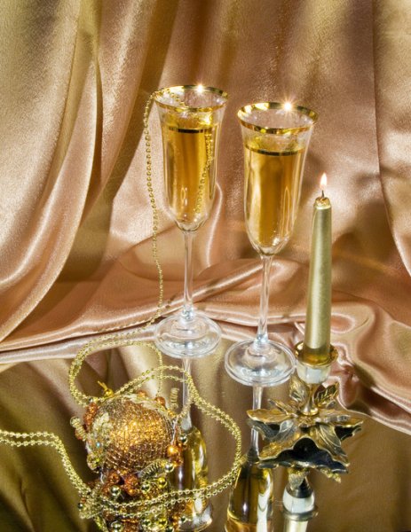 Много бокалов шампанского