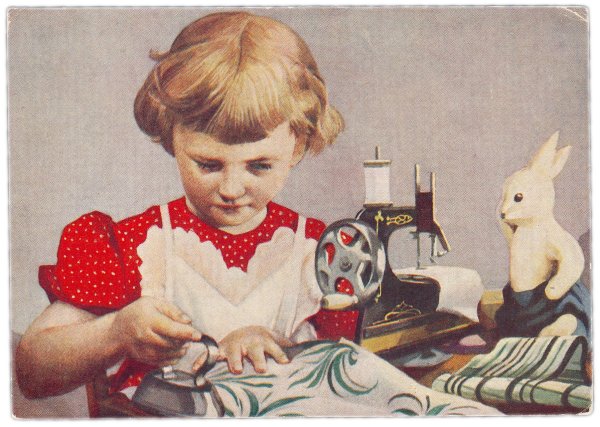 Девочки за рукоделием