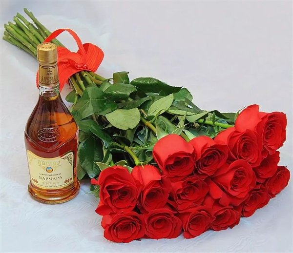 Подарки и цветы на прозрачном фоне