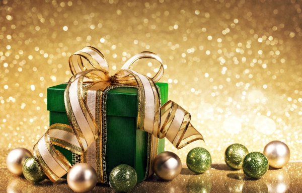 Новогодний подарок зеленый