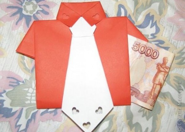 Упаковка мужского подарка в виде рубашки