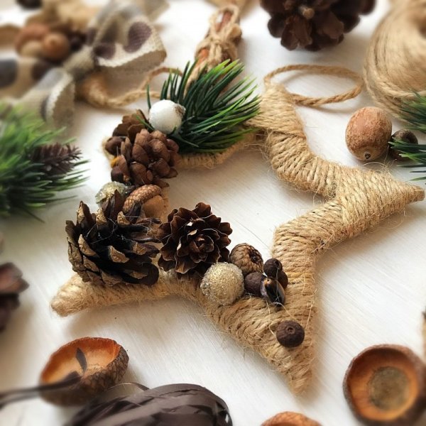 Декор из шишек