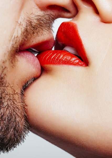 Поцелуй губы в губы