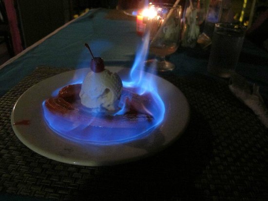 Десерт фламбе вишневый юбилей