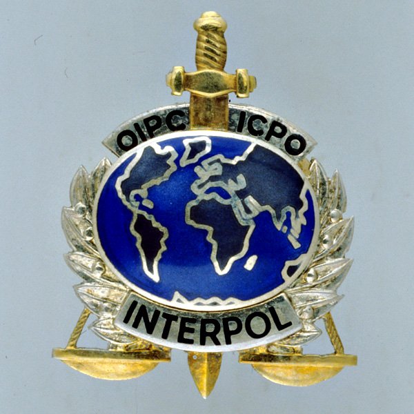 Интерпол герб