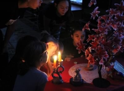 День посиделок при свечах