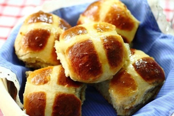 Английские пасхальные крестовые булочки