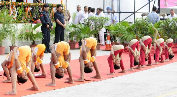 Праздничная йога