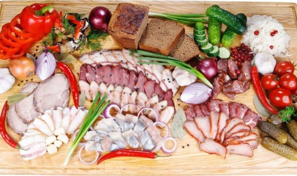 Рыбное ассорти на доске