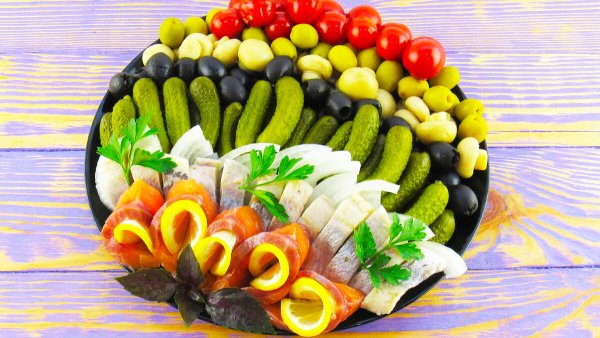 Красивая подача закусок на праздничный стол