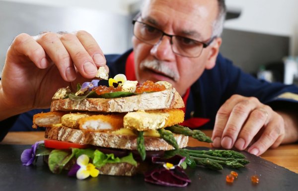 Огромный сэндвич