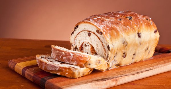 День хлеба с корицей и изюмом