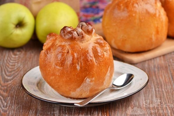 Печеные яблоки в тесте