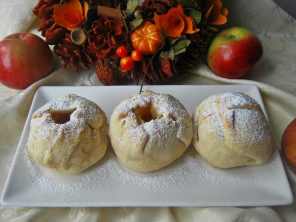 Яблоки в тесте запеченные