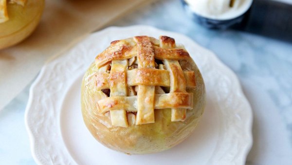 Яблоки в тесте запеченные