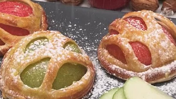 Яблоки запеченные в слоеном тесте