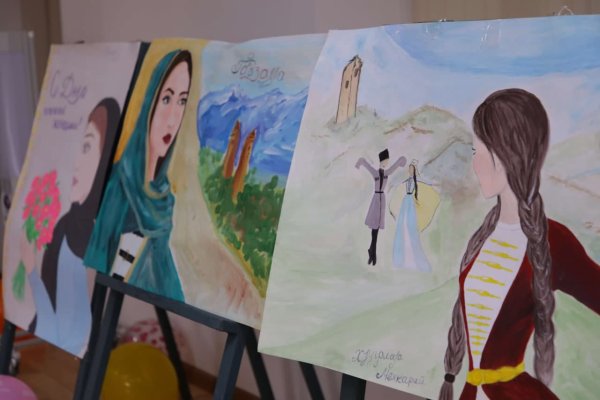 Детские рисунки день Чеченской женщины для дете женщины без лица