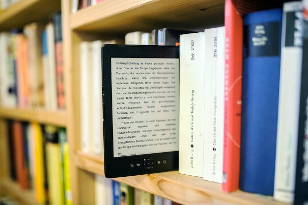 Электронная книга и обычная